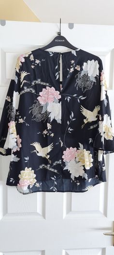 PLUS SIZE (22) Floral/Bird Blouse. New