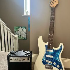 Custom guitar + mini amp