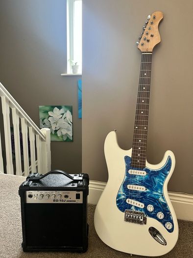 Custom guitar + mini amp
