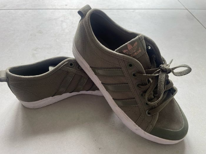 Women Canvas Trainers sneakers Adidas Honey Low Light Olive Green/White size UK 4