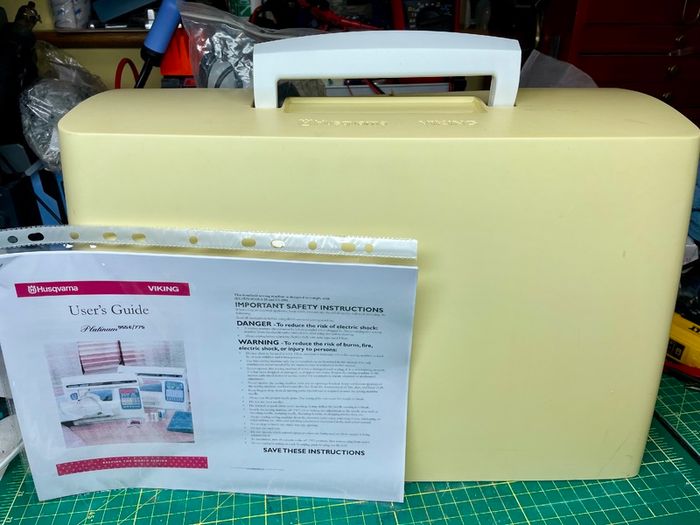 Huskvarna Viking Platinum Plus Sewing/Embroidery Machine - Serviced - Excellent condition - Large throat for those bigger projects
