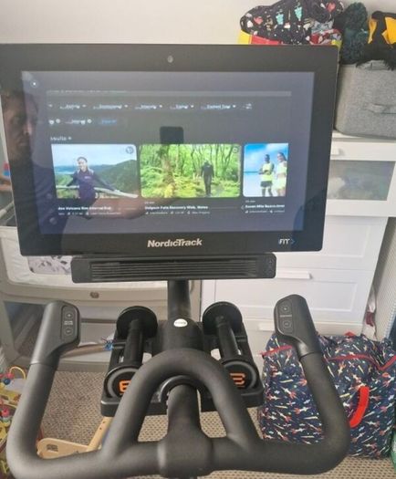 Nordic Track s22i Studio bike like new, Delivery available