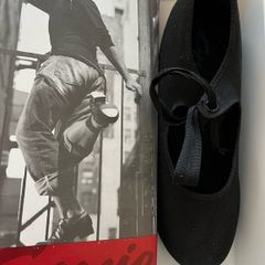 Dance shoe (tap dancing) (never used)