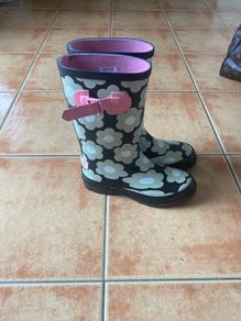 wellies