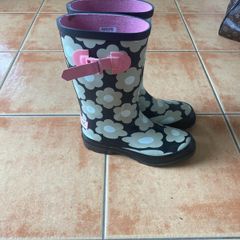 wellies
