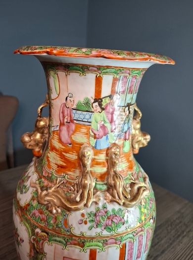 19th century Chinese Canton famille rose vase