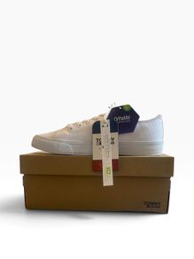 Tommy Hilfiger white canvas trainers
