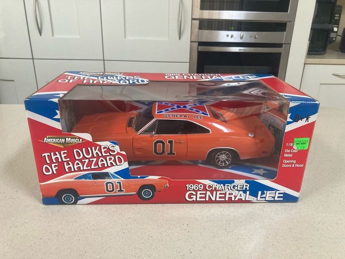 Dodge Charger General Lee Ertl scale 1/18