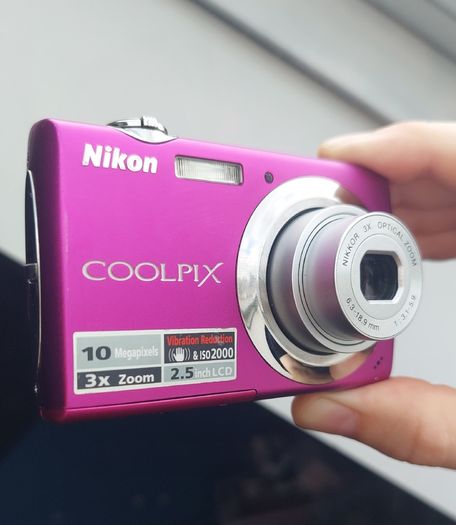 Nikon Coolpix S220 Y2K Retro Digital Camera