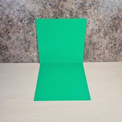 2 x LEGO base plates GREEN 32 X 32
