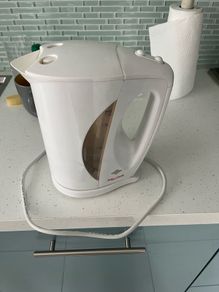 White Aquamark kettle