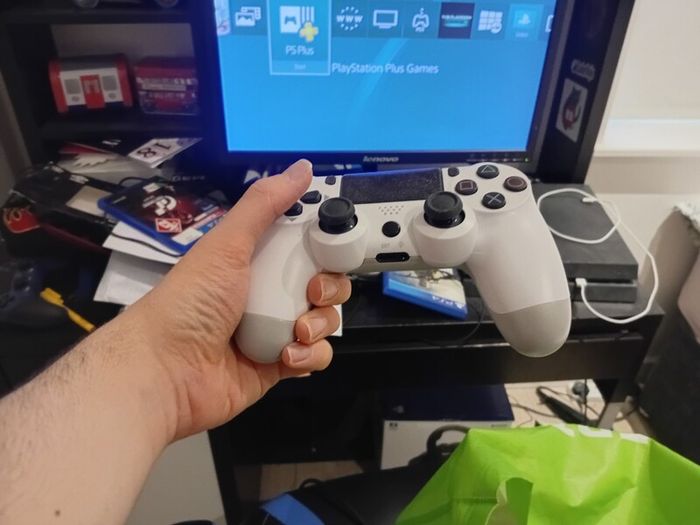 PS4 controller
