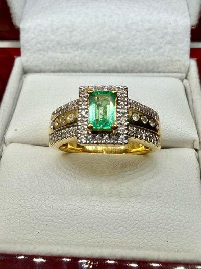 Emerald & Natural Zircon Ring