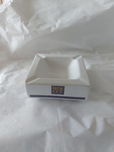 Silk Cut square ashtray ,collectors item, with smoking bans advertising bans on ashtrays for health reasons, price includes post to anywhere in Ireland thank you,,see pictures for condition ,take as is,litte pitting on glaze ,sold as is.