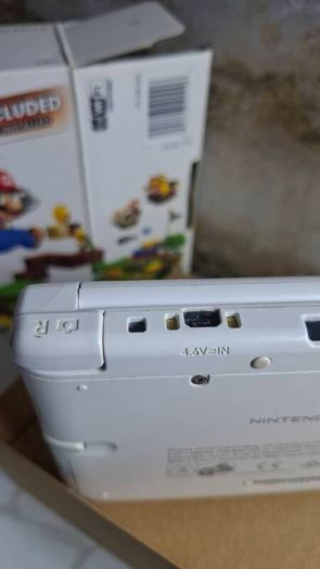 Nintendo 3DS  XL Super Mario 3D Land Handheld  White  Working Fast Shipping