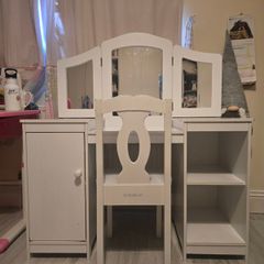 KidKraft Deluxe Childrens Vanity Mirror and Chair