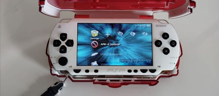 PSP 1004 White Modded 2 Batteries Original OSTENT new 64gb original charger