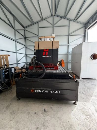 Plasma cutting machine