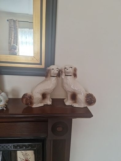 mantle dogs