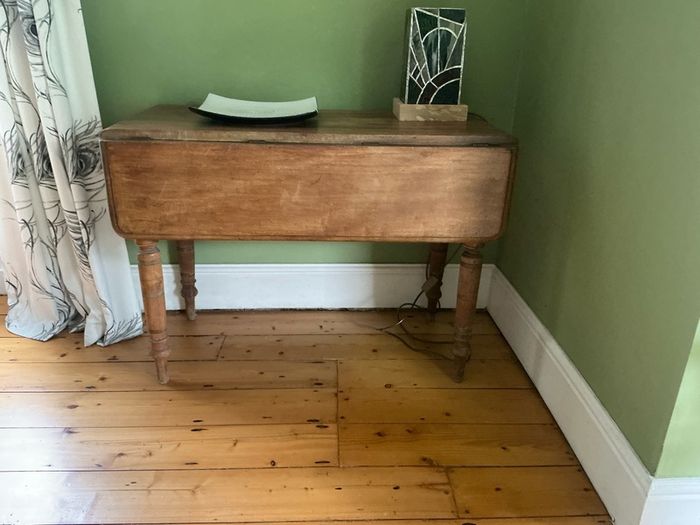 Dropleaf pine table