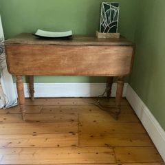 Dropleaf pine table