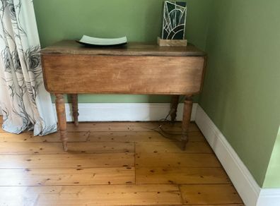 Dropleaf pine table