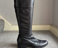 Caprice Leather Knee-High Boots. UK 7 / EU 40. XS calf fit (slim fit). Good condition