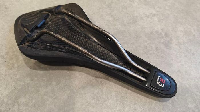 Fizik Arione R3 Regular Saddle (Kium Rails)