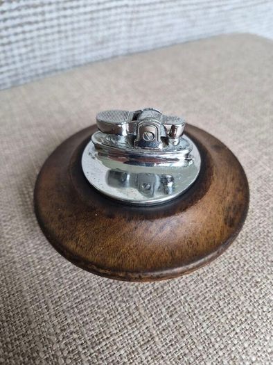 Rolstar Table Lighter with very pleasing wooden base holder
