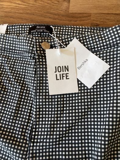 Brand New Bershka High Rise Jeggings Size 10