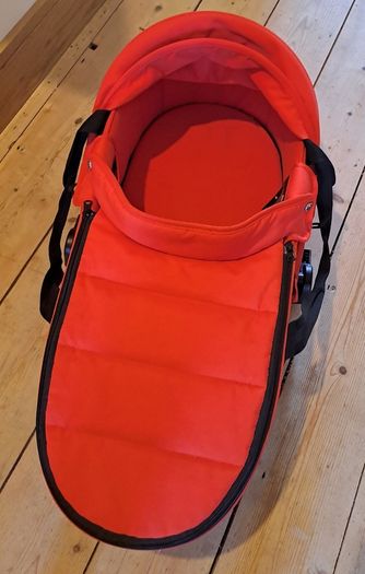 Babyzen yoyo with newborn bassinet