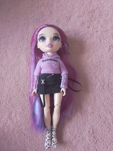 Rainbow High doll, Emi Vanda