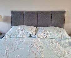 Kingsize floor standing head board