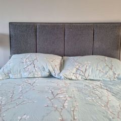 Kingsize floor standing head board