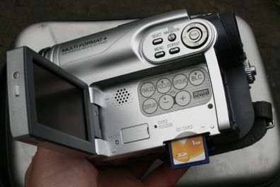 Hitachi SD -DVD Cam DZ-BX35E Digital Camcorder Good Condition Fully Working