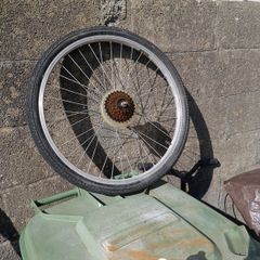 Rear bicycle wheel.