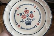 Cumberland Blackberry 3 dinner plates, 6 side plates and 1 teapot