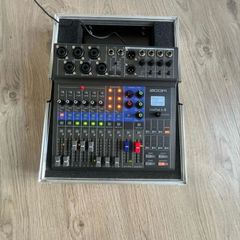 Zoom LiveTrak L-8 + Hard Case