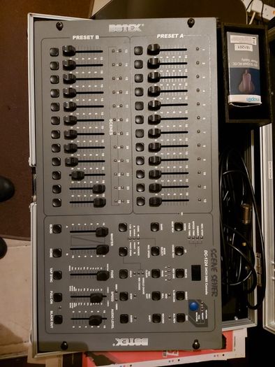 FLYHT PRO SCENE SETTER DC-1224 24 Channel DMX Console in excellent like new condition