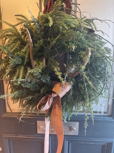 Stunning over 70 cm faux wreath vintage bow and antlers