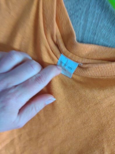 Orange  t shirt 3 years old barely worn