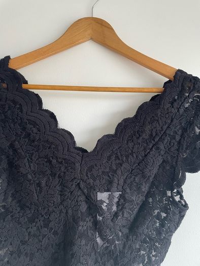 Stradivarius black lace crop top size 14