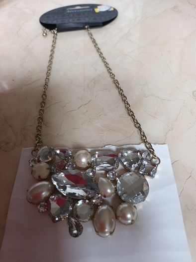 Costume  Necklace..  Length  - 9"