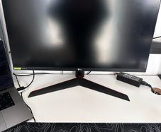LG Ultragear Gaming monitor, 27 inch 1440p 144hz