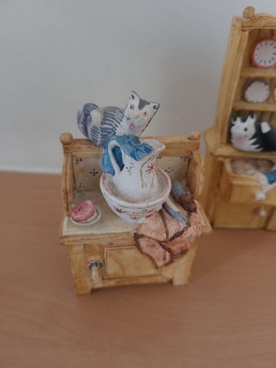Vintage cat figures