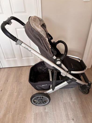 Uppababy Cruz V2 buggy and bassinet