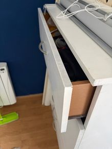 chest of drawers