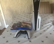 PS5 Disc Edition + Controller + Games