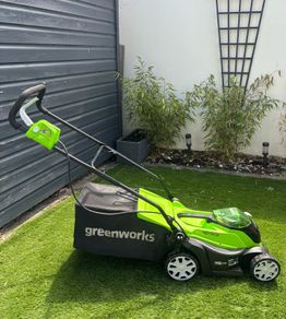 Greenworks 40V 35cm Cordless Electric Lawn Mower with Battery & Charger