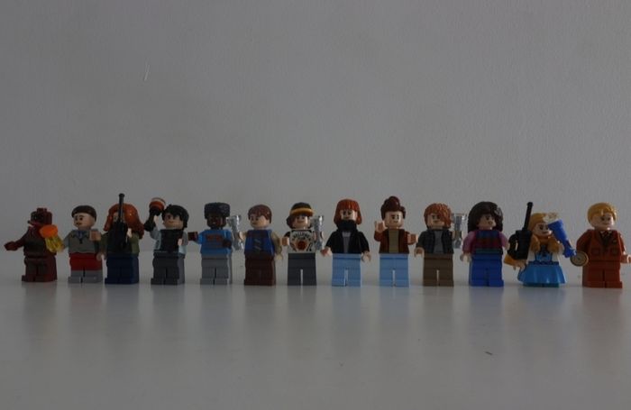 LEGO - Stranger Things - Creel House and WSQK Radio Station
